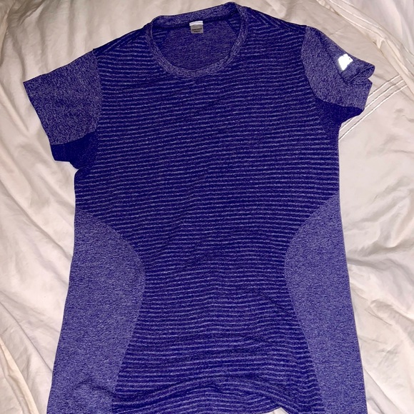 Sporty purple New balance t shirt - Picture 1 of 4